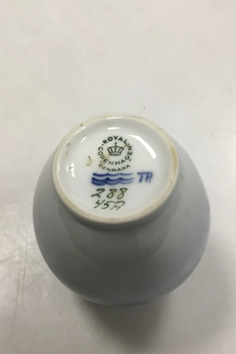 Royal Copenhagen Art Nouveau Vase dekoreret med brombær No 288/45A