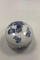 Royal Copenhagen Blå Blomst Svejfet Smør skål med låg No. 1889