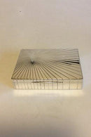 Schachtel aus 830er Silber mit Scherenring und Holzeinlage