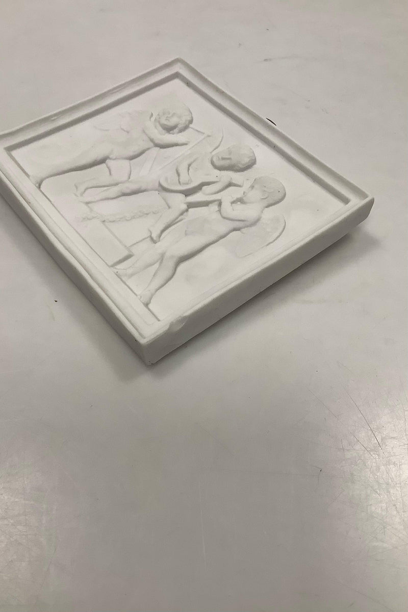 Bertel Thorvaldsen: Royal Copenhagen Bisquit Syngende engle relief