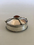 Christian Fjerdingstad Pilleæske i 826 Sølv Prydet med en Ravsten.