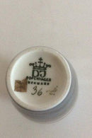 Dahl Jensen 瓷器花瓶，有房子和湖泊图案，编号36