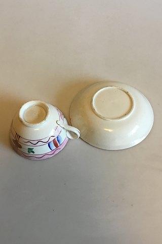 Gammel Thekop med rød dekoration