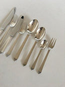 ジョージ ジェンセン スターリングシルバー ピラミッド型カトラリーセット（6人用）48ピース。セットは以下のパーツで構成されています。