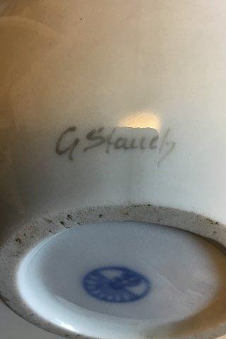 Heubach Lichte Vase dekoreret med to sommerfugle PMN