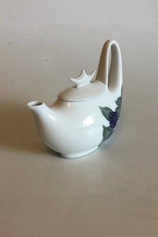 Kongelig Porcelæn Kaffekande fra 1894 Malet af Jenny Meyer