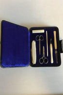 Nagelset/Pediküre-Set im Etui mit schwarzem Skai überzogen. Griffe der Beine