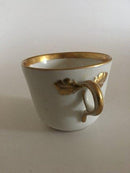 Royal Copenhagen Antike Tasse mit handgemaltem Motiv und Golddekor.