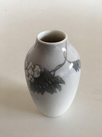 Royal Copenhagen Art Nouveau Vase med Blomstermotiv No 1305/239