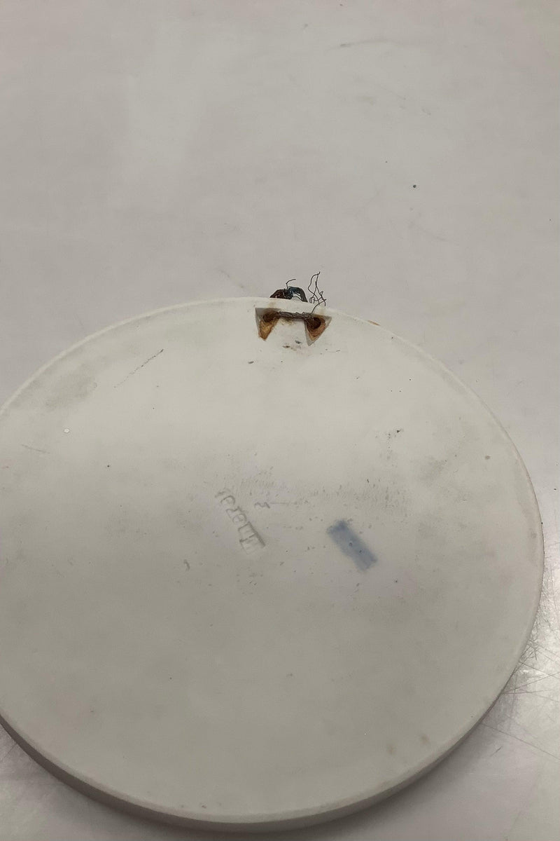 Royal Copenhagen Biscuit Platte Hyrdinde med en Amorinerede. No 110