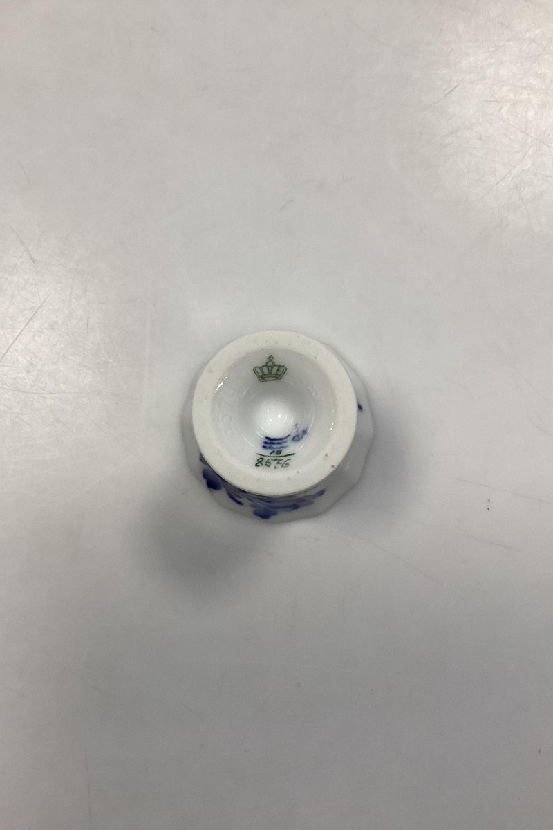 Royal Copenhagen Blå Blomst Kantet Æggebæger No. 8576