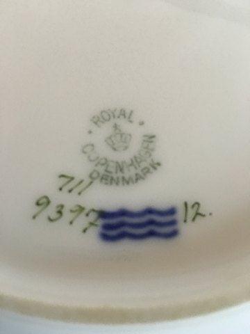 Royal Copenhagen Brun Iris Kagefad No 9397