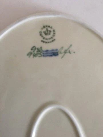 Royal Copenhagen Dagmar Oval Bakke No. 9405