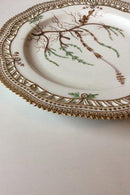 Royal Copenhagen Flora Danica Mittagsteller mit durchbrochenem Rand Nr. 3554