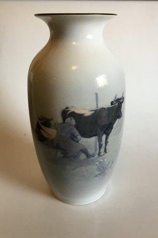 ロイヤルコペンハーゲン 磁器製床置き型花瓶 風景の中の牛の絵柄ゴットフリード・ローデ