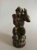 Royal Copenhagen Knud Kyhn Steingut Affe mit Schmetterling Nr. 20153