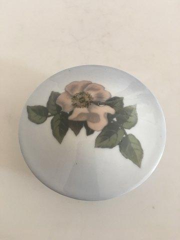 Royal Copenhagen Lågskål No 173/2 med Blomstermotiv