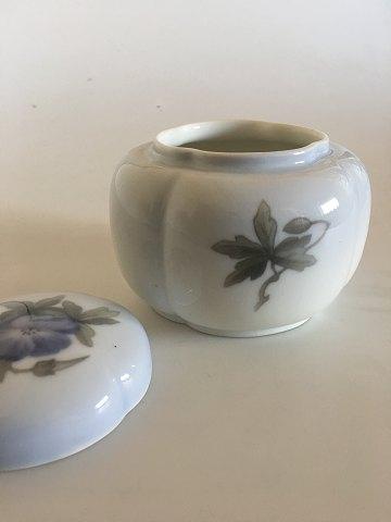 Royal Copenhagen Lågskål No 1763/424 med Blå Blomster Motiv