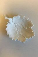 Royal Copenhagen Tidlig Art Nouveau skål. Formet som egekvist med blade og agern