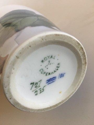 Royal Copenhagen Vase No 727/235 med Blomstermotiv
