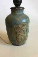 炻器花瓶安装成灯。设计者：Bode Willumsen