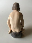Royal Copenhagen Figur Pige på Sten No. 4027