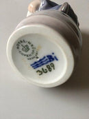 Royal Copenhagen Figur af Dreng på tønde med Horn No. 3689