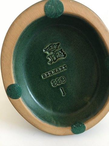 P. Ipsens Enke Keramisk Figurine af Lille Pige med Skovl i Grøn Glasur No 889