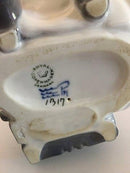 Royal Copenhagen Figur einer Bäuerin mit Tuch Nr. 1317