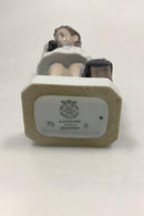 Lyngby Porcelæn Figur af pige med telefon, Gitte No 73
