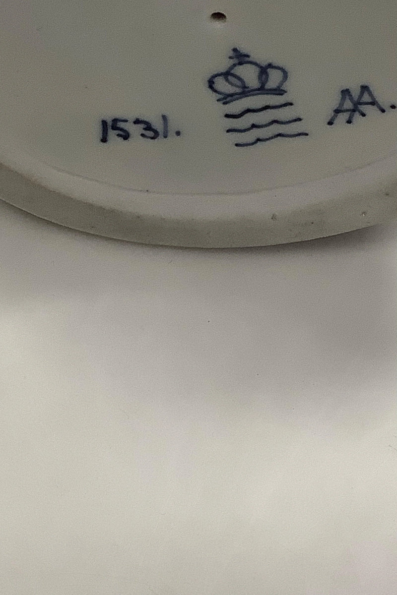 Royal Copenhagen Georg Thylstrup Figur af pige med Hjort Musselmalet No 1531