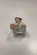 Lyngby Porcelænsfigur af Pige med Spand No. 20