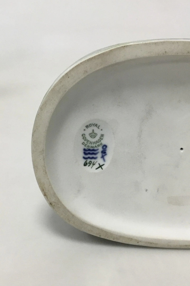 Royal Copenhagen Figur af Kvinde med geder No 694