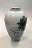 Royal Copenhagen Vase No 2660/1099 med Rødbrune og Hvide Blomster