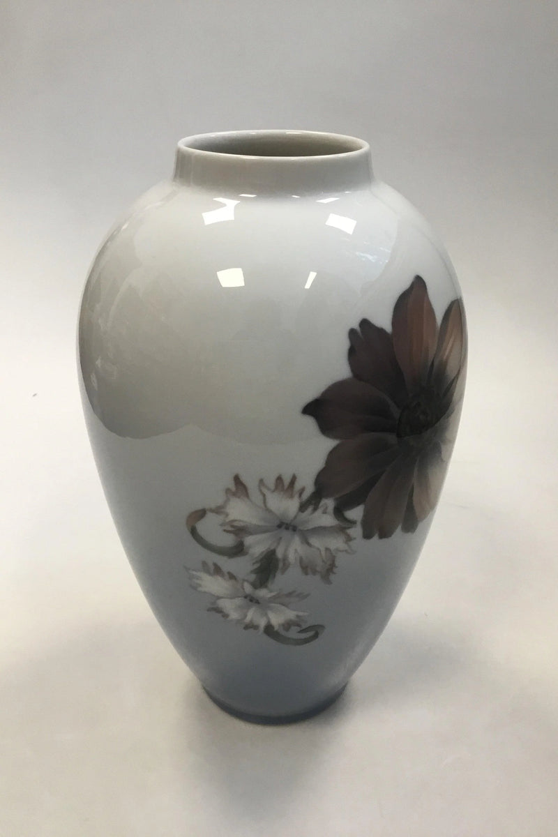Royal Copenhagen Vase No 2660/1099 med Rødbrune og Hvide Blomster