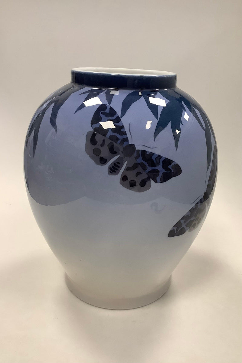 Royal Copenhagen Art Nouveau Unika Vase af Carl Mortensen med Sommerfugle fra 1898 No 6833