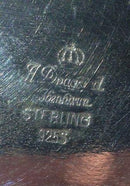 A.纯银德拉格斯特花瓶