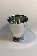 卡尔-M-科尔的银杯在低脚上