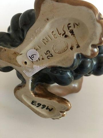 Kai Nielsen Stentøjsfigur no. 25 Mand med Druer