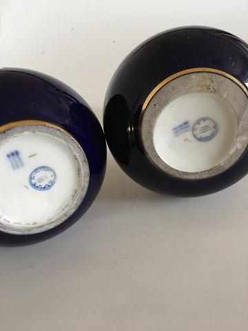 Par Sjældende Royal Copenhagen Art Nouveau Cobolt Blå Vaser med guld dekoration med sjældende blå eksport stempler. Nok til Rusland