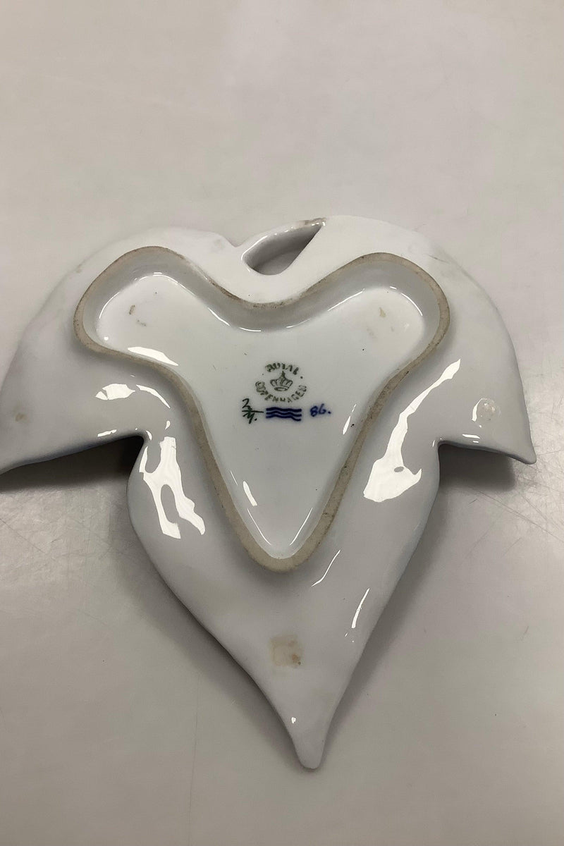 Royal Copenhagen Art Nouveau Skål formet som blad med frugter No 2/7