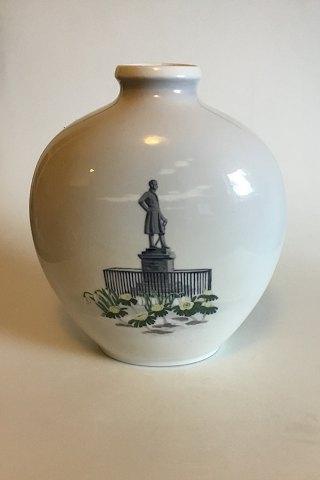 Royal Copenhagen Art Nouveau Unika Vase af Harald Henriksen med vinter motiv