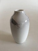 Royal Copenhagen Art Nouveau Vase med Blomstermotiv No 1305/239
