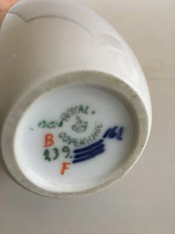 Royal Copenhagen Art Nouveau Vase No 239 med guld