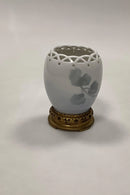 Royal Copenhagen Art Nouveua Vase med Motiv af Sølvsmed samt Bronze Stand No 974 / 225