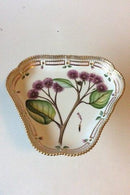 Royal Copenhagen Flora Danica Triangular Kagefad med fod no. 3511 / 429