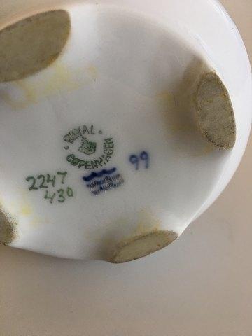 Royal Copenhagen Lysestage No 2247/430 med Blomstermotiv