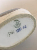 Royal Copenhagen Vase No 1715 med Skibsmotiv og rigsvåbenets tre løver og ni hjerter