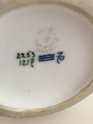 皇家哥本哈根第2253/1217号花瓶，带有两个白鸭子的风景图案