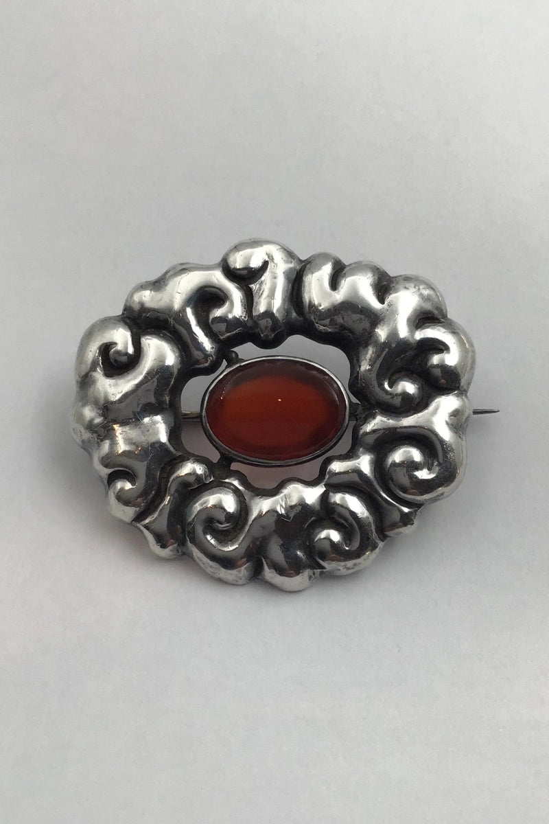 Thorvald Bindesbøll / Holger Kyster Sølv Broche med Rav